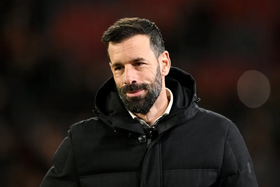 Van Nistelrooy Returns to Man United as New Assistant to Ten Hag - Socceronlinew