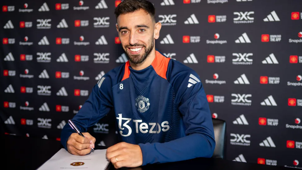 Fernandes Extends Manchester United Contract Until June 2027 - Socceronlinew